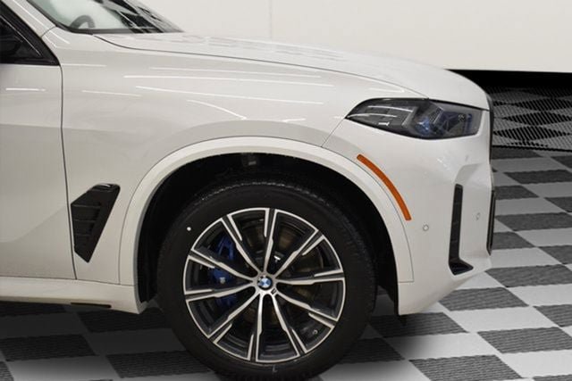 New 2026 BMW X5 xDrive40i w/ M Sport Package AWD/4WD image 13