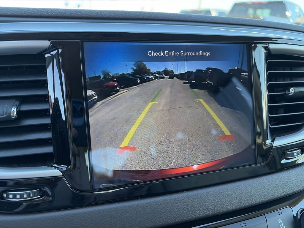 Used 2020 Chrysler Pacifica Touring-L image 20