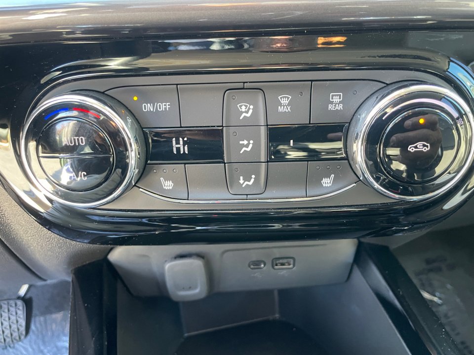 Used 2025 Chevrolet Trax ACTIV w/ Driver Confidence Package image 21