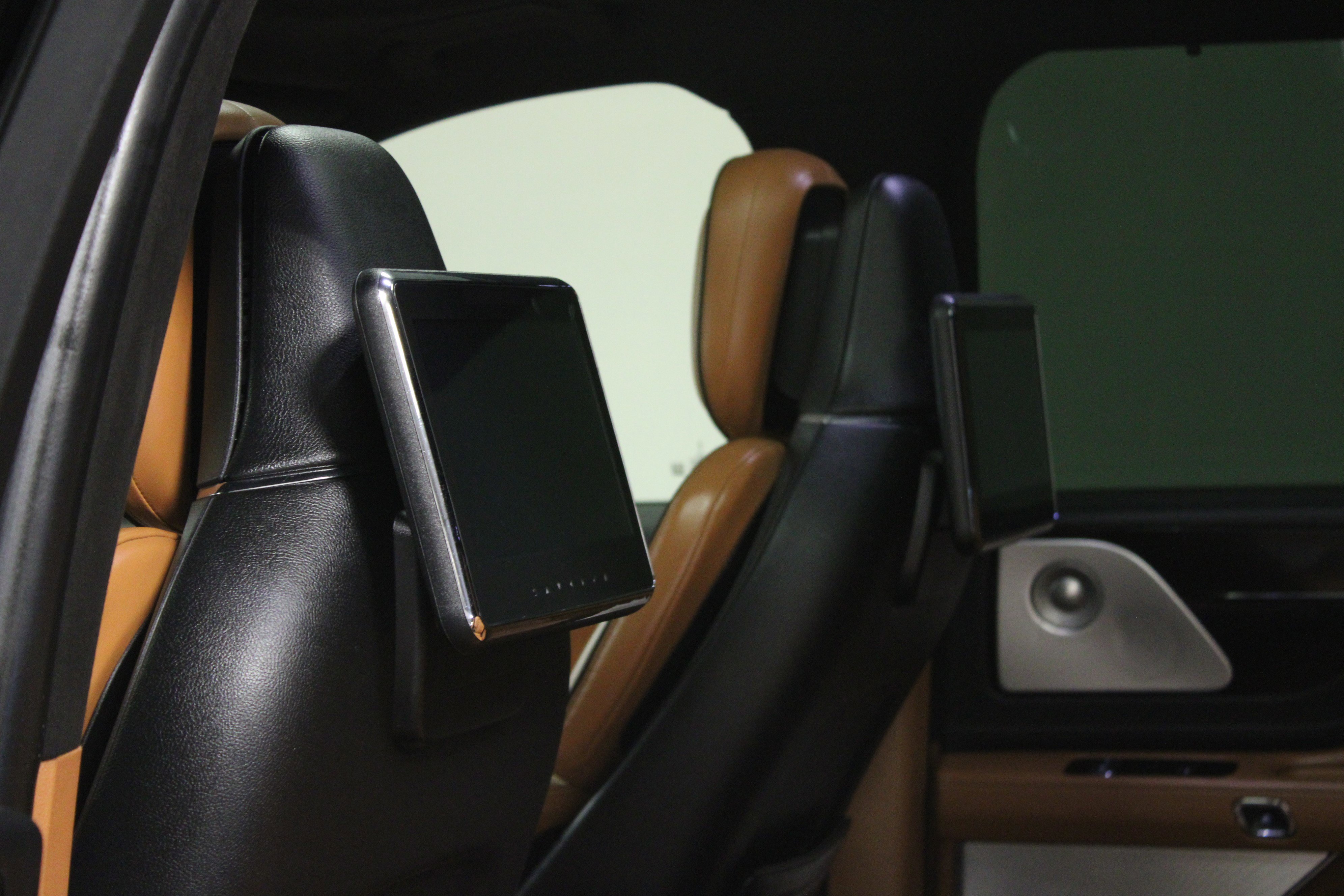 Used 2020 Lincoln Aviator Black Label Grand Touring w/ Class IV Trailer Tow Package image 13