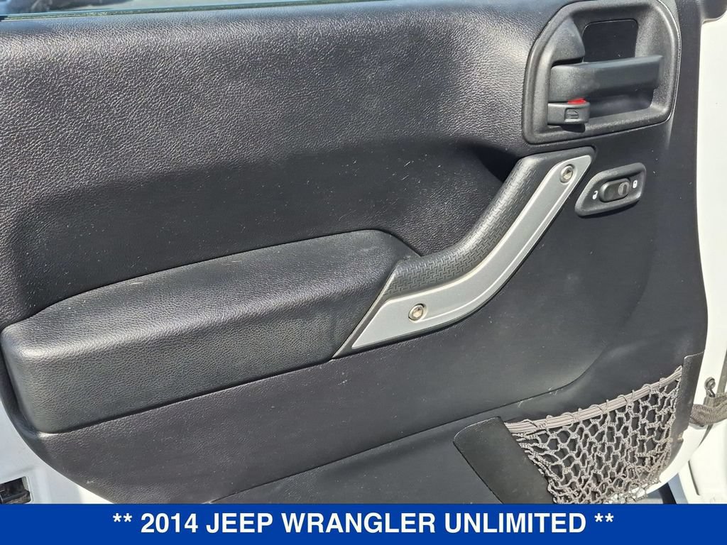 Used 2014 Jeep Wrangler Unlimited Sahara w/ Connectivity Group AWD/4WD image 10