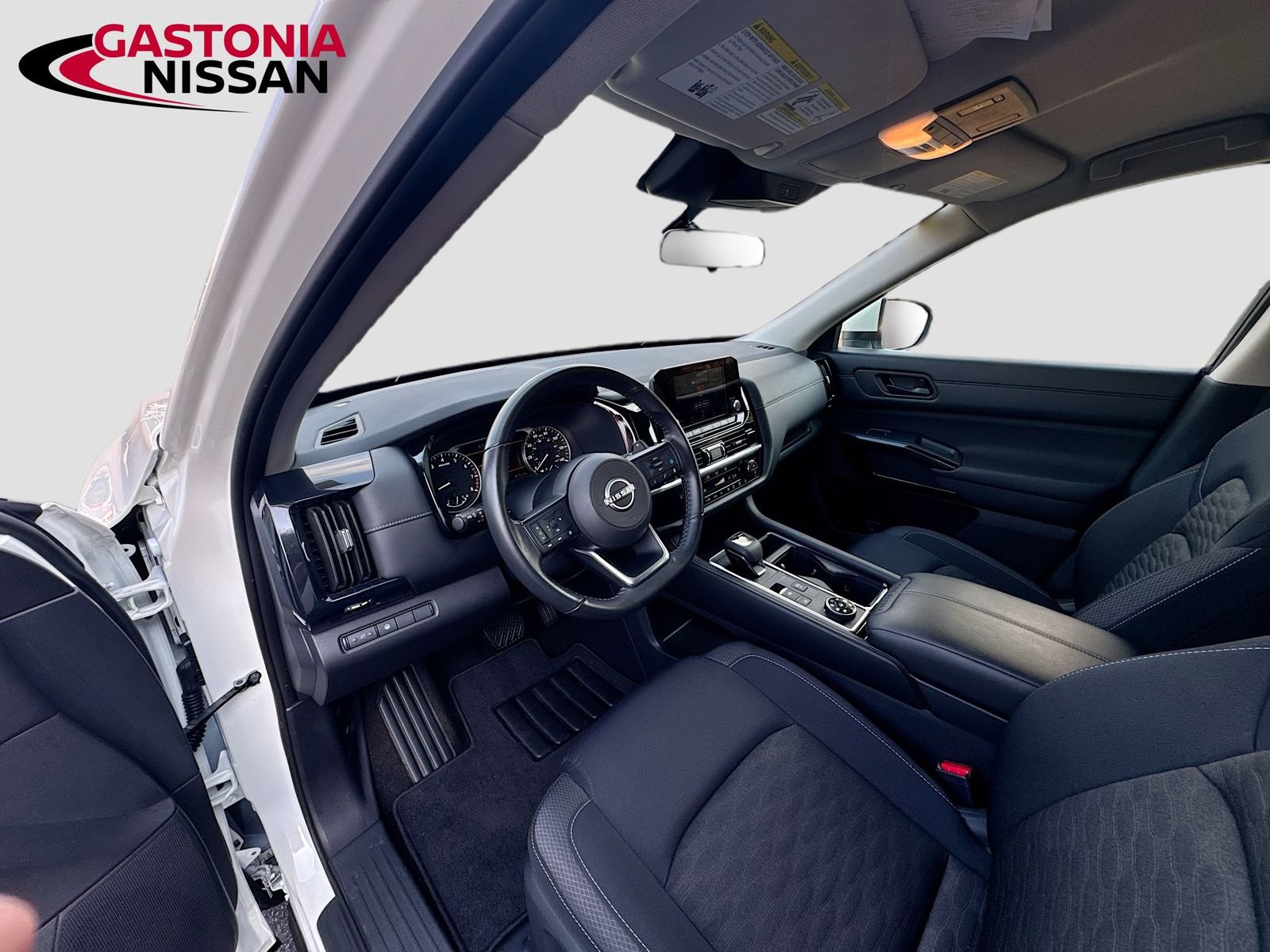 Used 2024 Nissan Pathfinder SV AWD/4WD image 27
