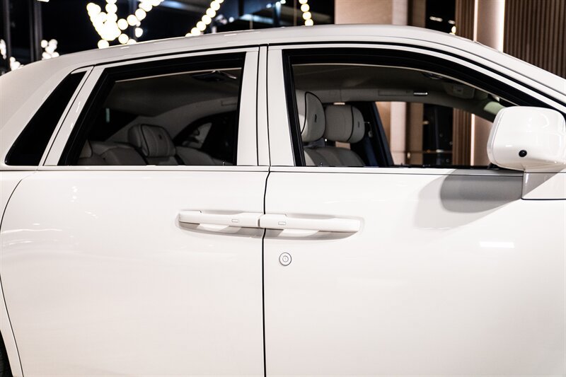 Used 2026 Rolls-Royce Phantom Sedan RWD image 8