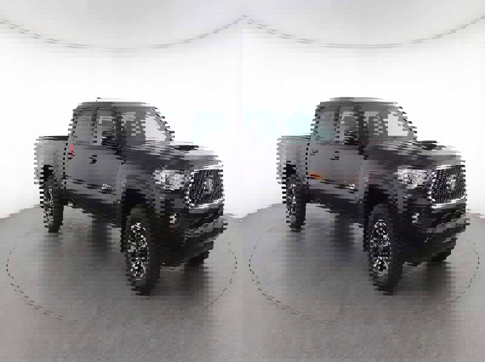 Used 2018 Toyota Tacoma TRD Sport w/ TRD Premium Sport Package AWD/4WD image 3