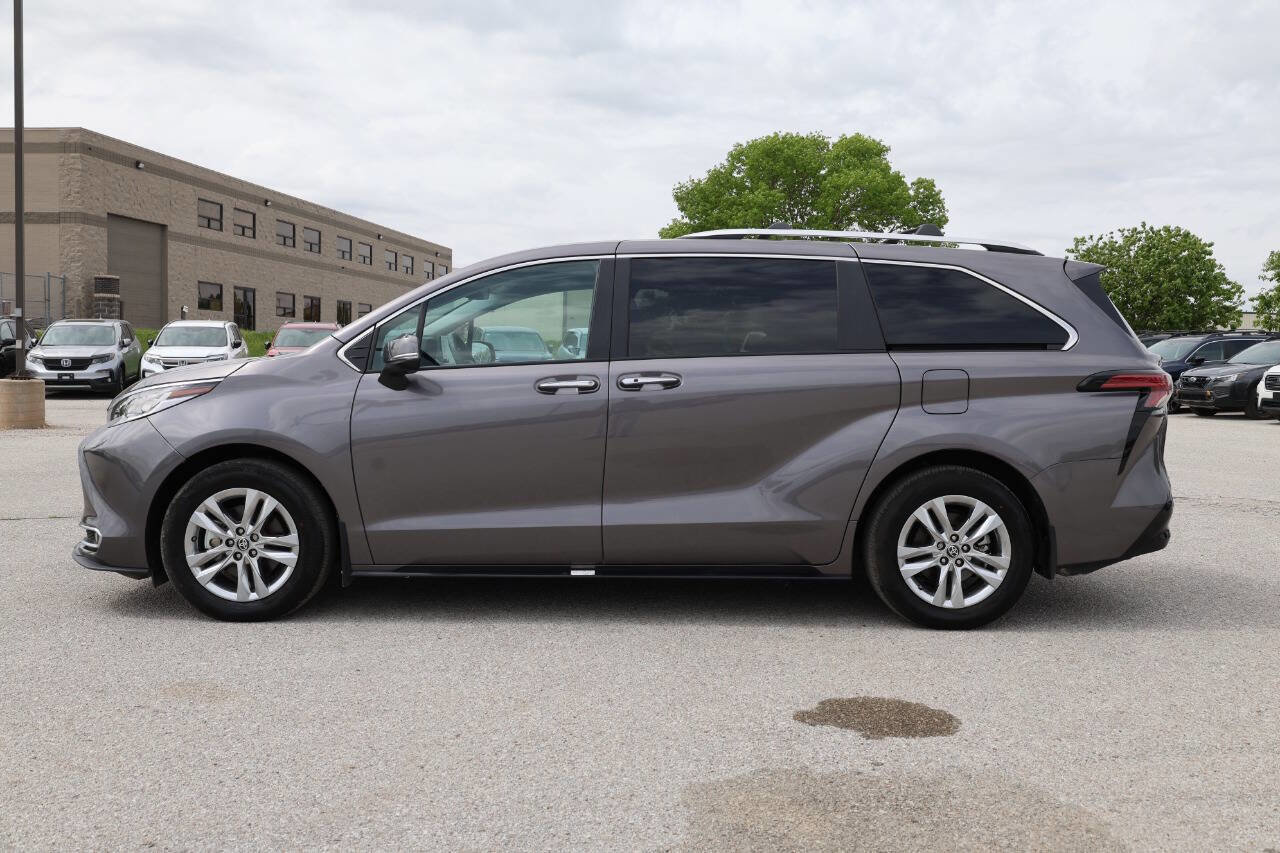 Used 2024 Toyota Sienna Limited AWD/4WD image 8