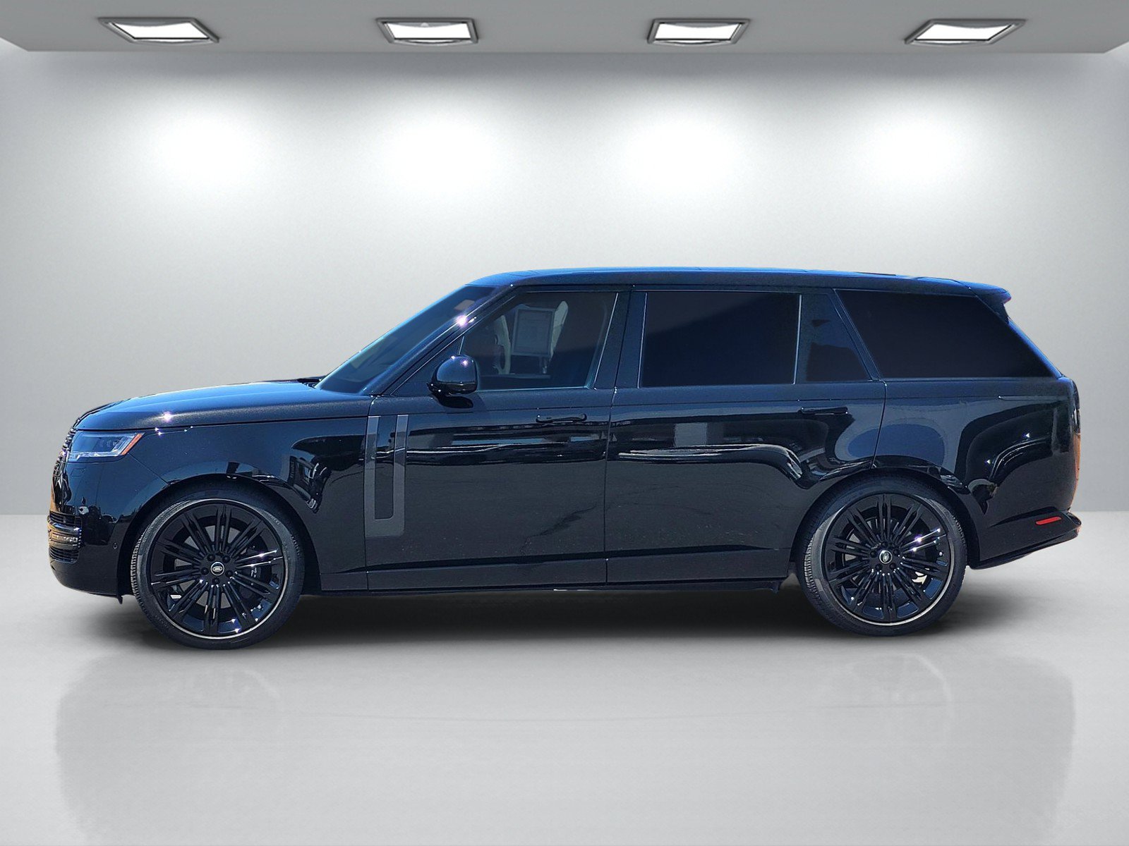 Used 2025 Land Rover Range Rover Long Wheelbase SE AWD/4WD image 7