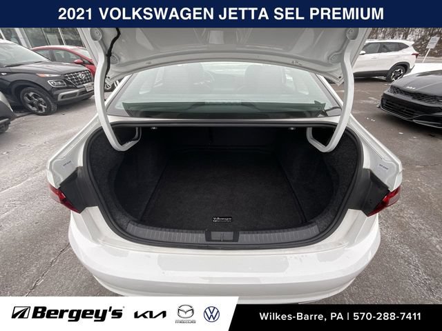 Certified 2021 Volkswagen Jetta SEL Premium FWD image 17
