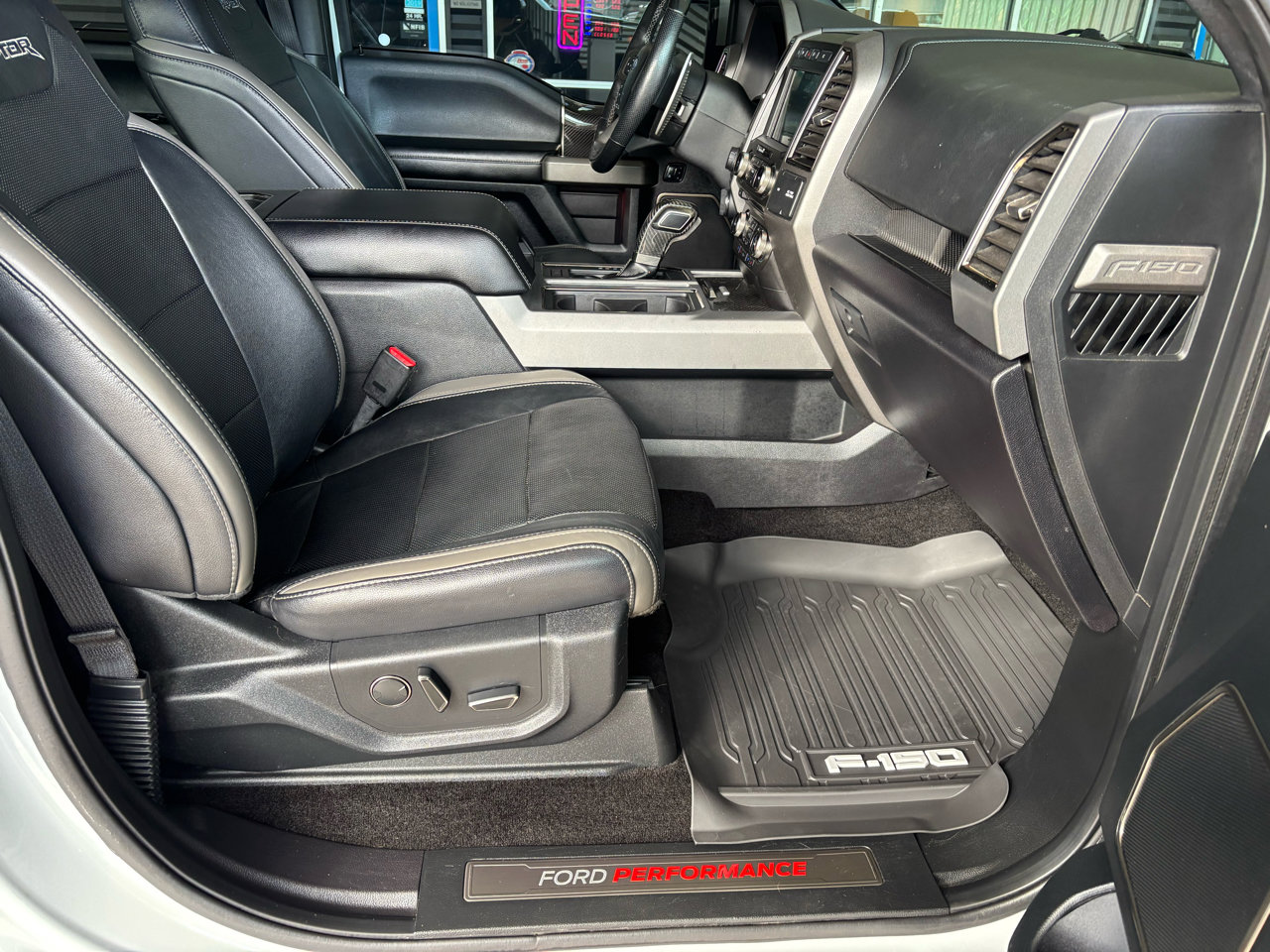 Used 2017 Ford F150 Raptor w/ Equipment Group 802A Luxury image 23