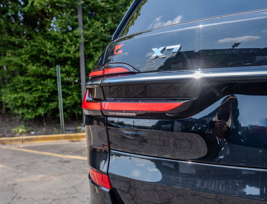 Used 2025 BMW X7 M60i image 28