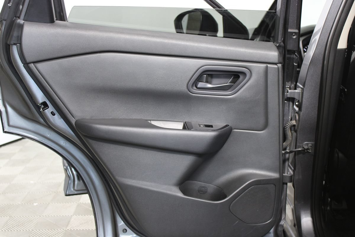 Used 2024 Nissan Rogue S FWD image 18