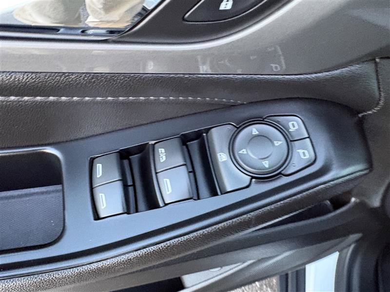 Used 2023 Chevrolet Traverse LT image 9