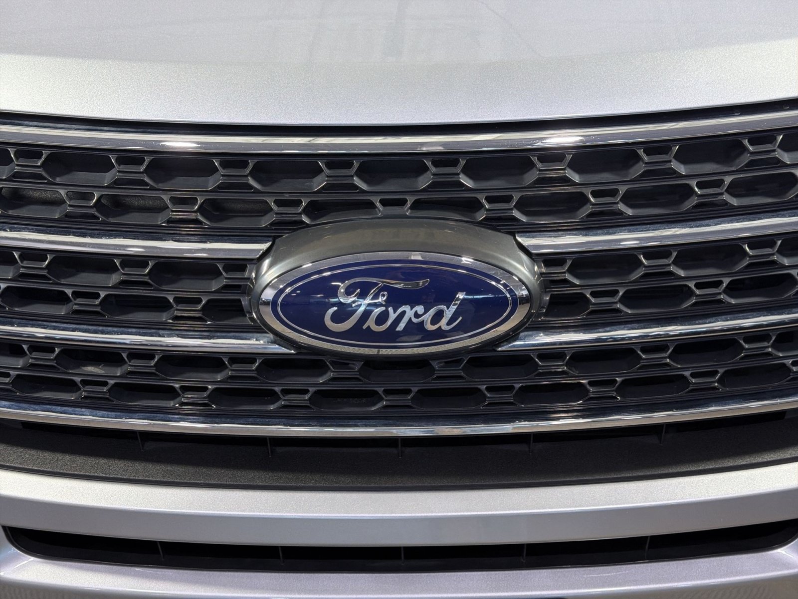 Used 2023 Ford Explorer XLT w/ Equipment Group 202A AWD/4WD image 12