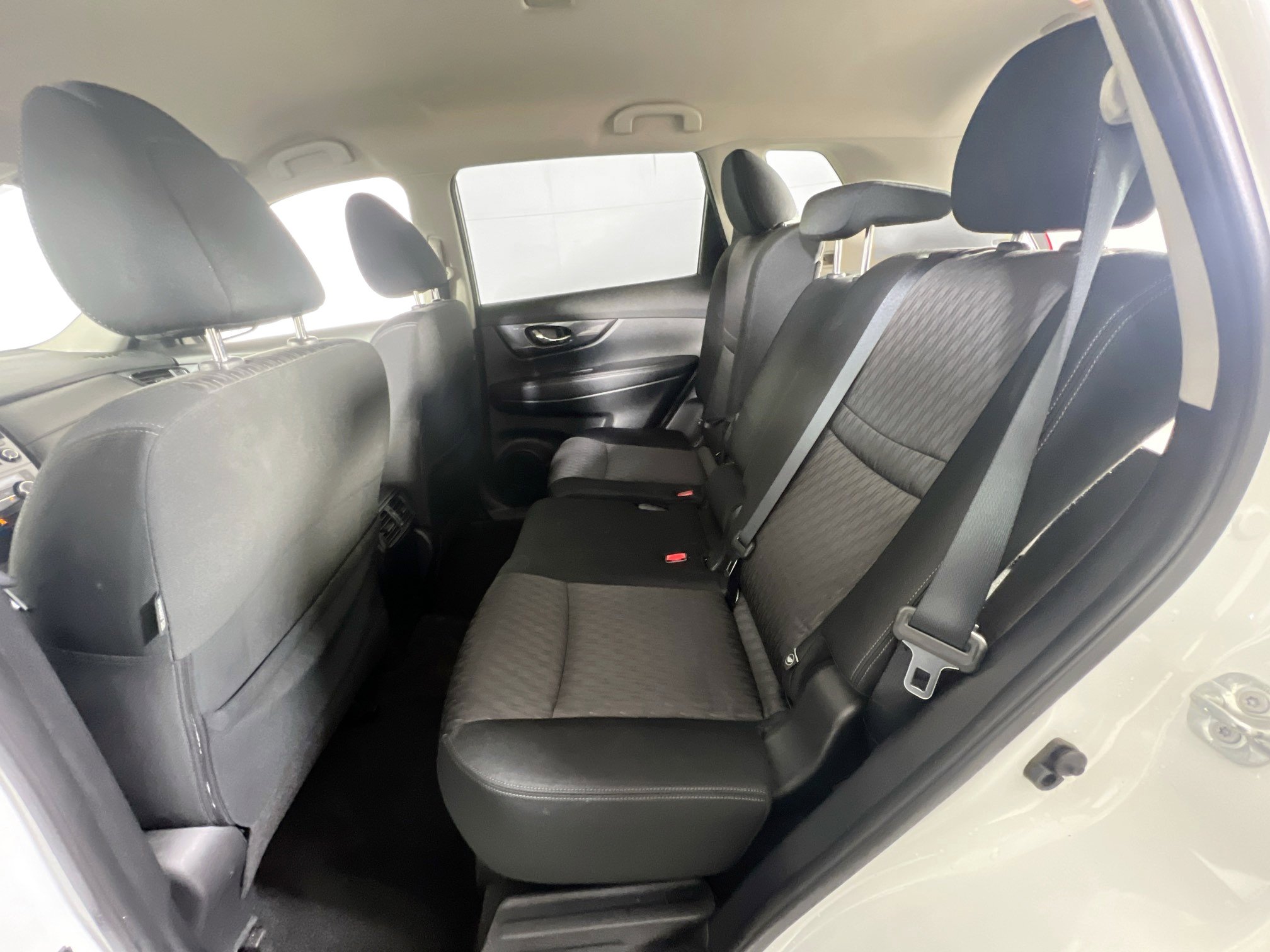 Used 2020 Nissan Rogue SV image 23