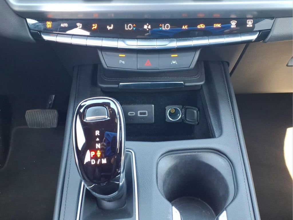 Used 2024 Cadillac XT4 Premium Luxury image 19
