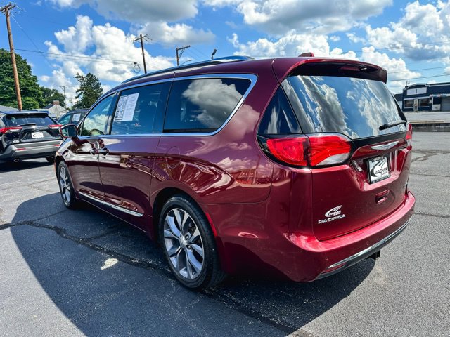 Used 2019 Chrysler Pacifica Limited w/ Tire & Wheel Group FWD image 6