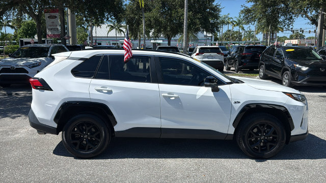 Used 2022 Toyota RAV4 XLE FWD image 11