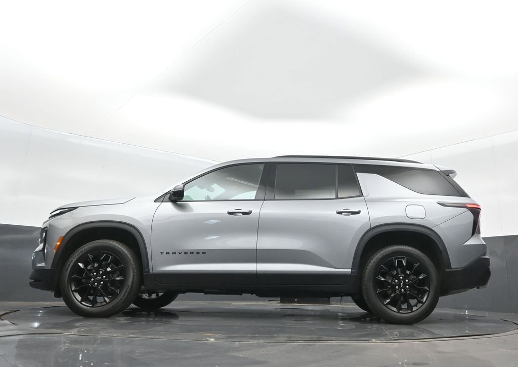 Used 2024 Chevrolet Traverse LT w/ Midnight/Sport Edition FWD image 14