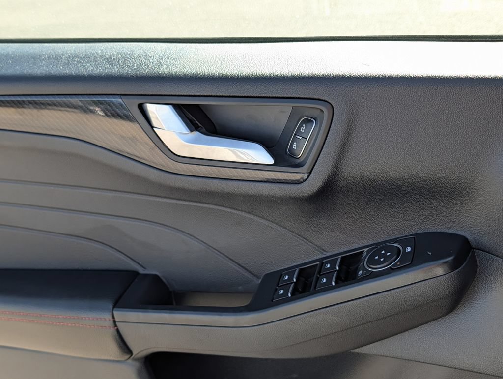 Used 2025 Ford Escape ST-Line FWD image 24