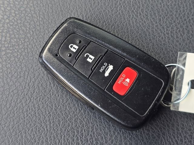 Used 2022 Toyota Camry SE FWD image 31