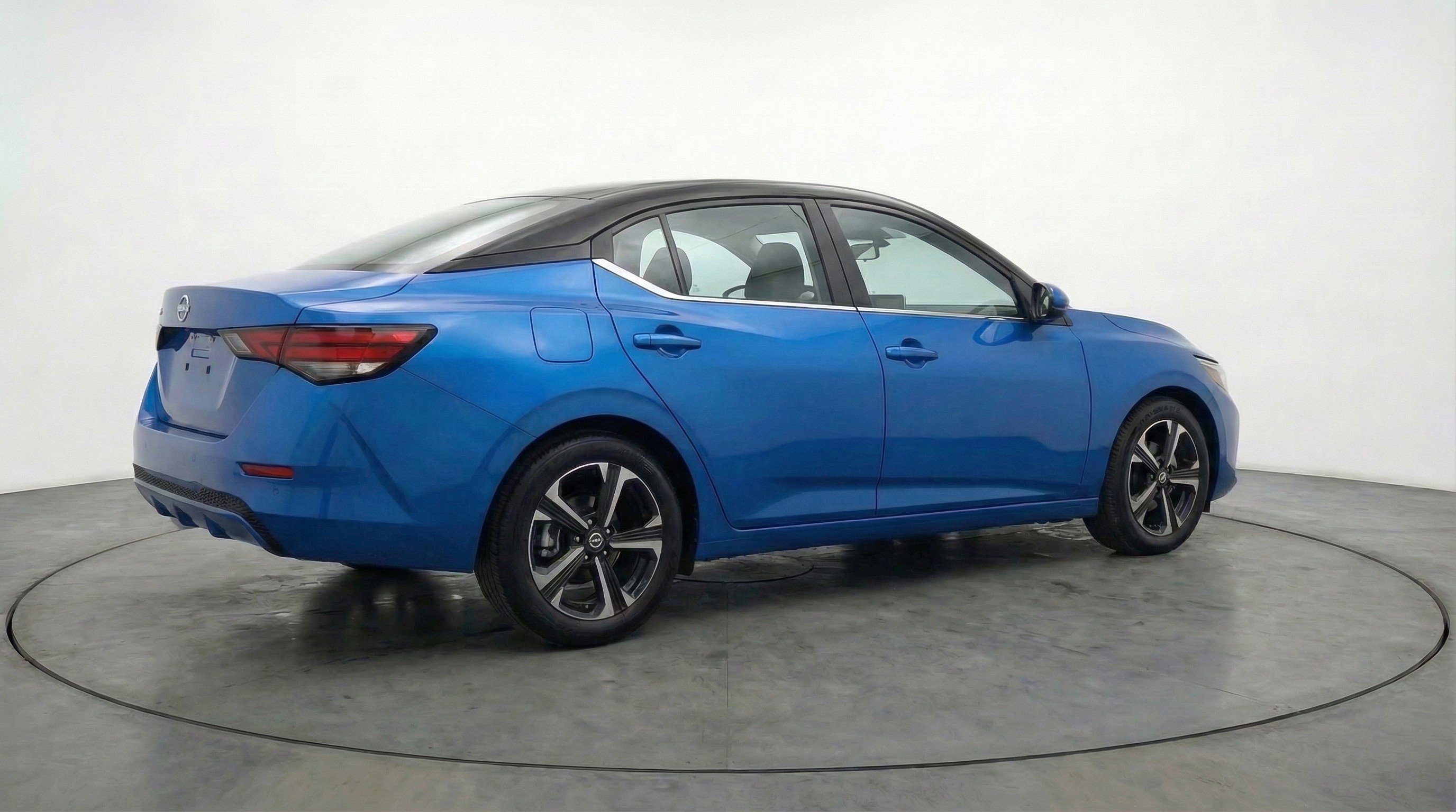 Used 2025 Nissan Sentra SV image 9