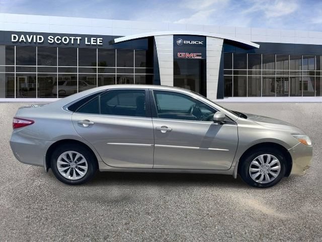 Used 2016 Toyota Camry LE FWD image 3