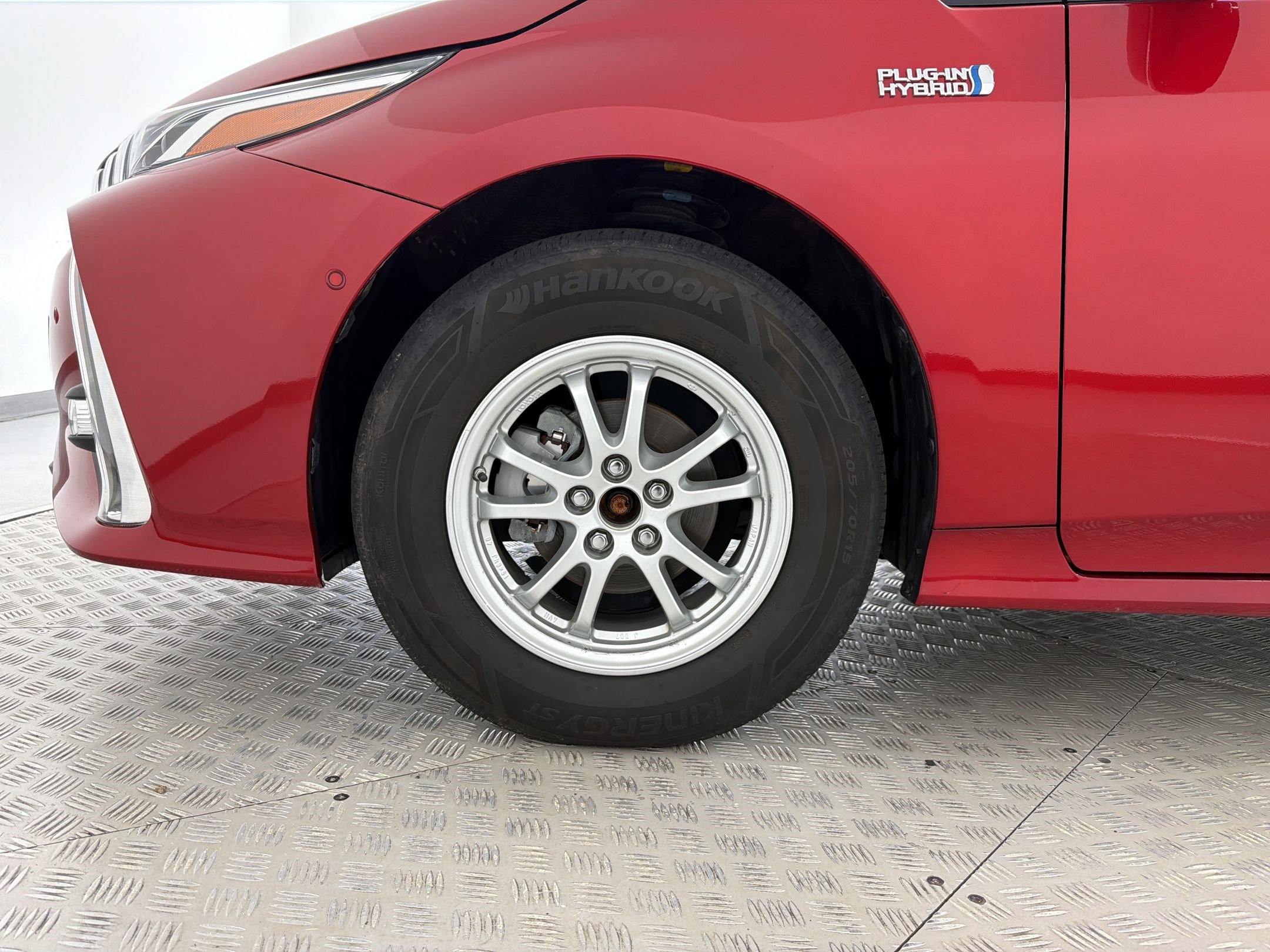 Used 2017 Toyota Prius Prime Advanced FWD image 11