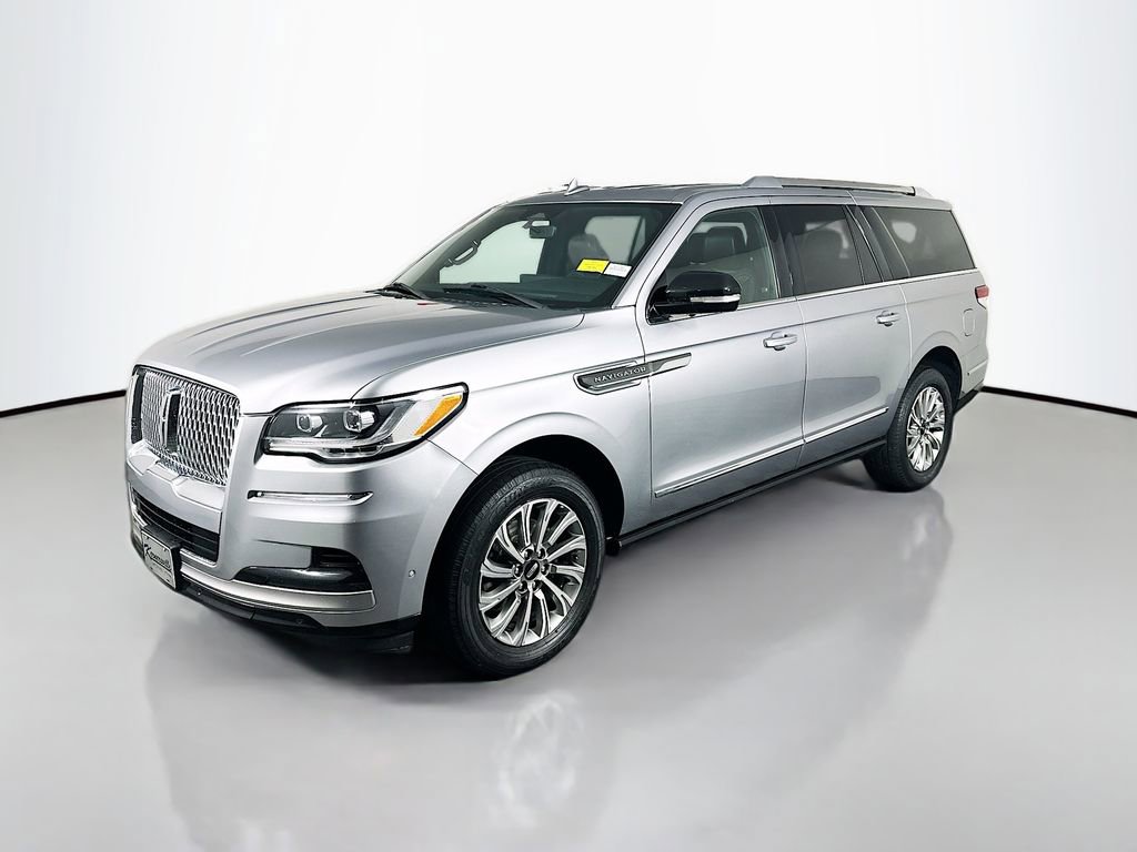 Used 2022 Lincoln Navigator L Standard image 3