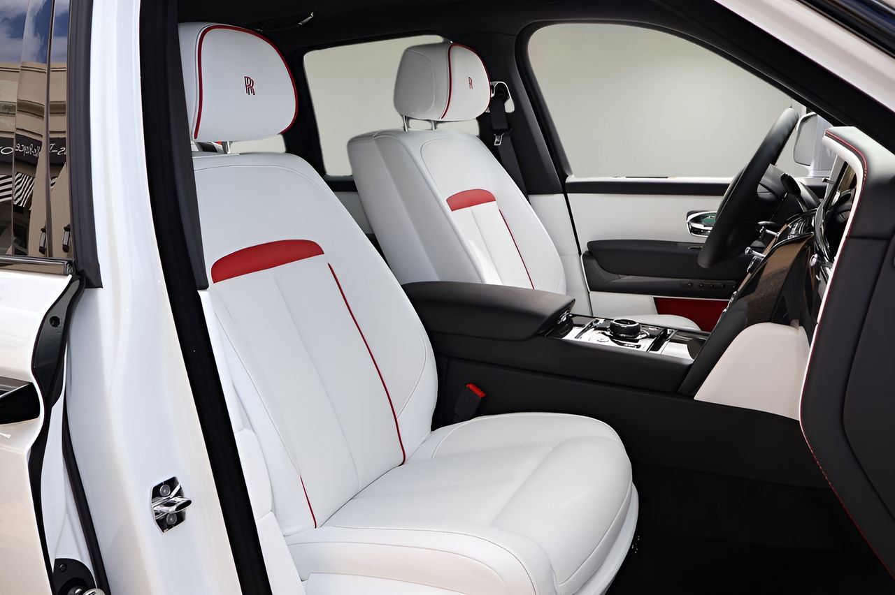 New 2026 Rolls-Royce Cullinan Black Badge AWD/4WD image 24