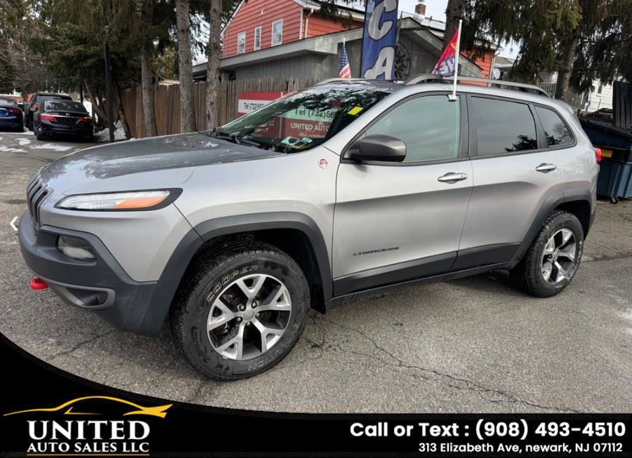 Used 2015 Jeep Cherokee Trailhawk w/ Comfort/Convenience Group AWD/4WD image 3