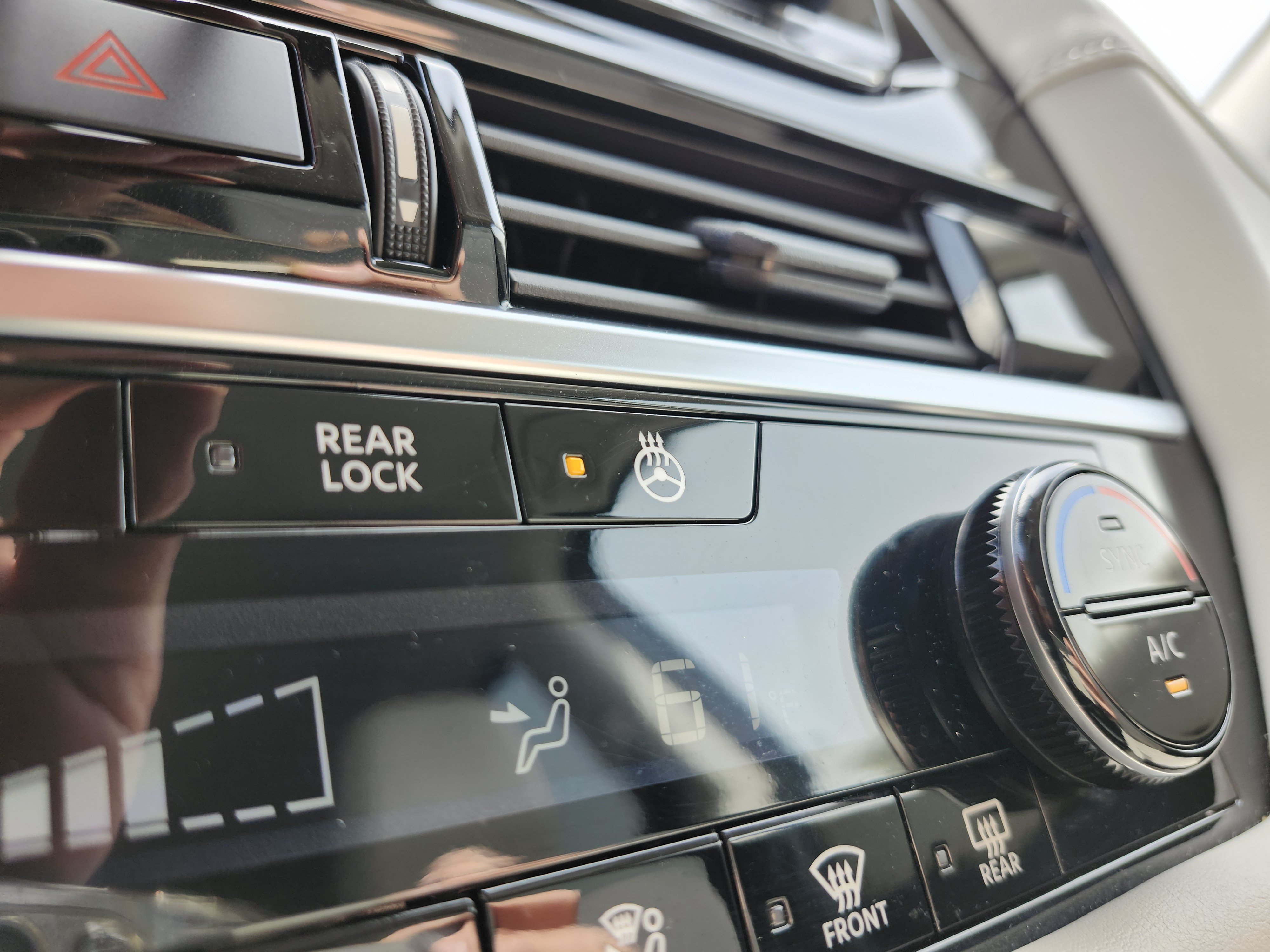 Used 2023 Nissan Pathfinder SL AWD/4WD image 34
