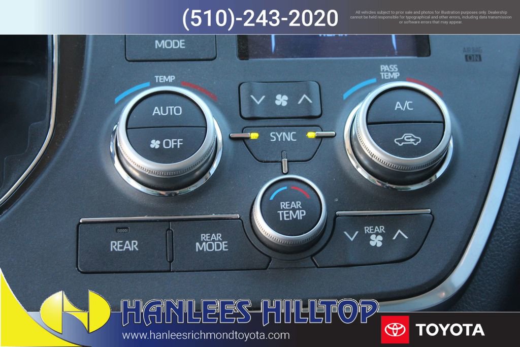 Used 2018 Toyota Sienna Limited w/ Carpet Mat Package image 26