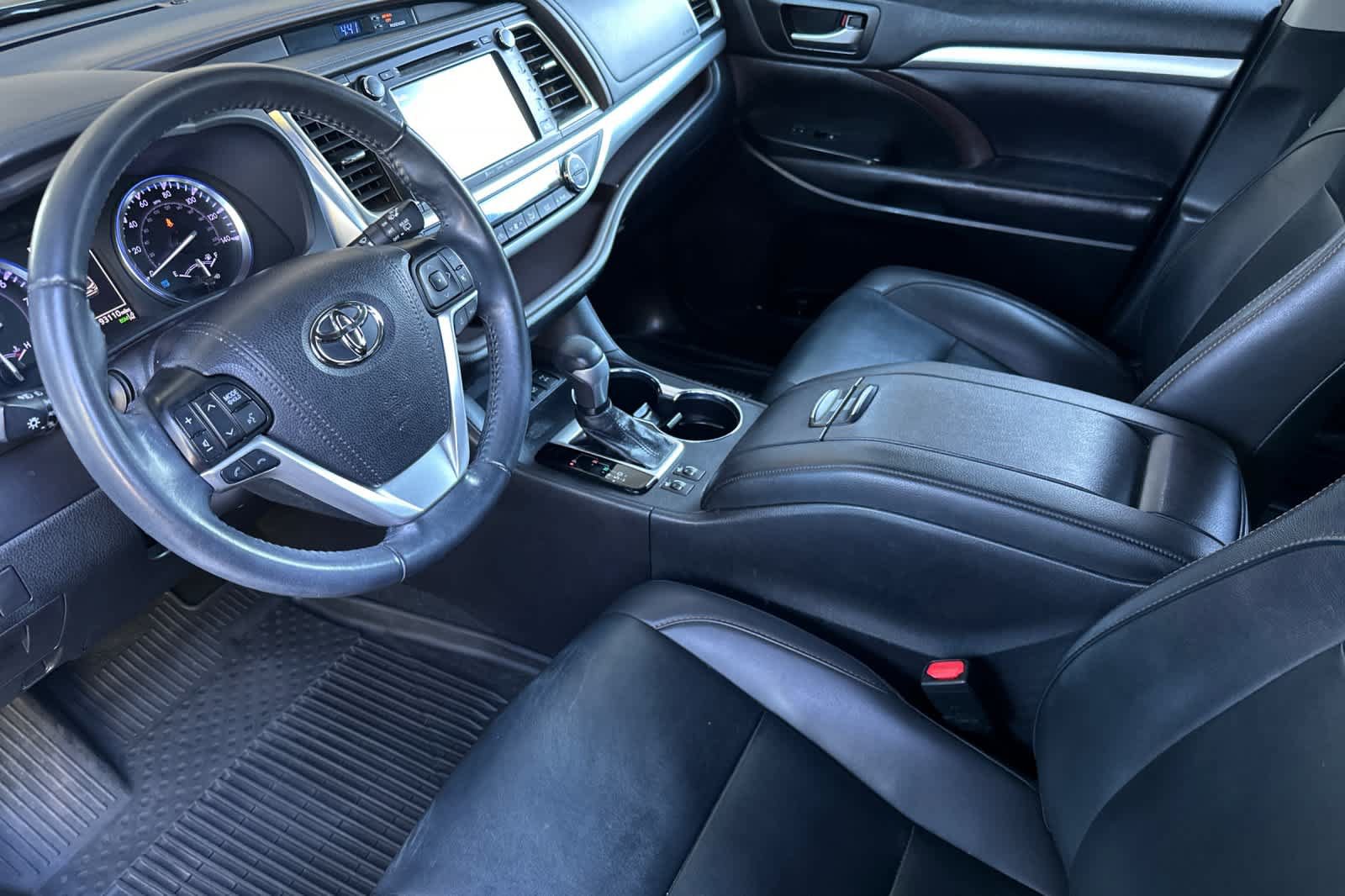 Used 2019 Toyota Highlander XLE AWD/4WD image 11