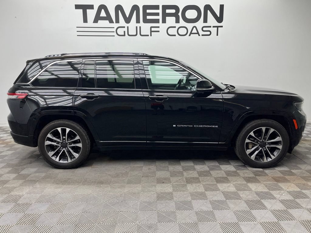 Used 2022 Jeep Grand Cherokee Overland w/ Luxury Tech Group IV AWD/4WD image 18