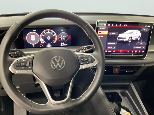 Certified 2025 Volkswagen Tiguan SE w/ Panoramic Sunroof Package AWD/4WD image 6