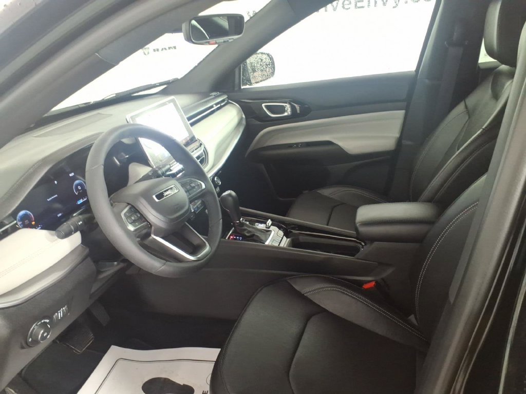 Used 2025 Jeep Compass Limited w/ Elite Group AWD/4WD image 12