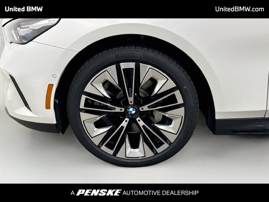 New 2027 BMW 530i w/ Premium Package RWD image 2