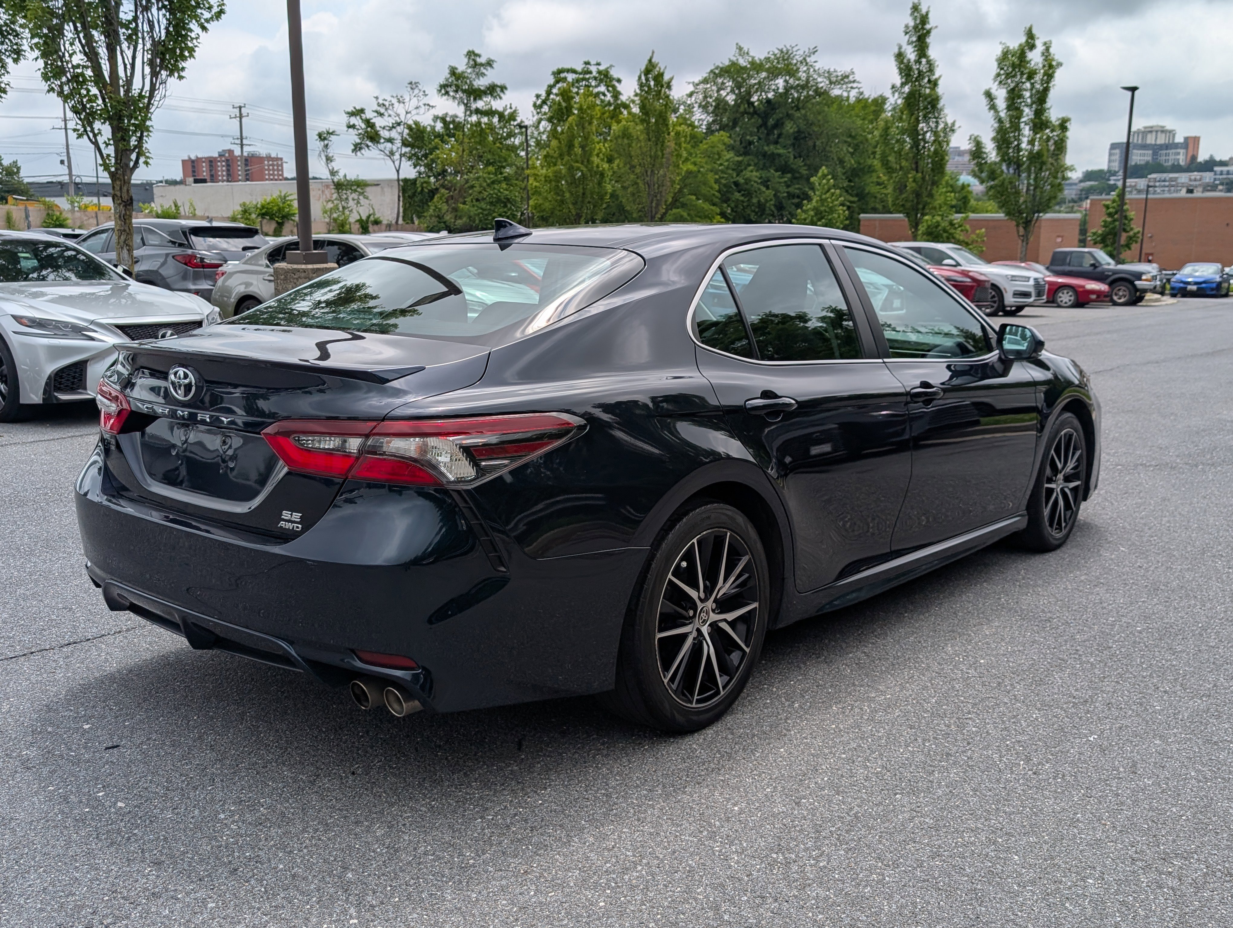 Used 2021 Toyota Camry SE image 4