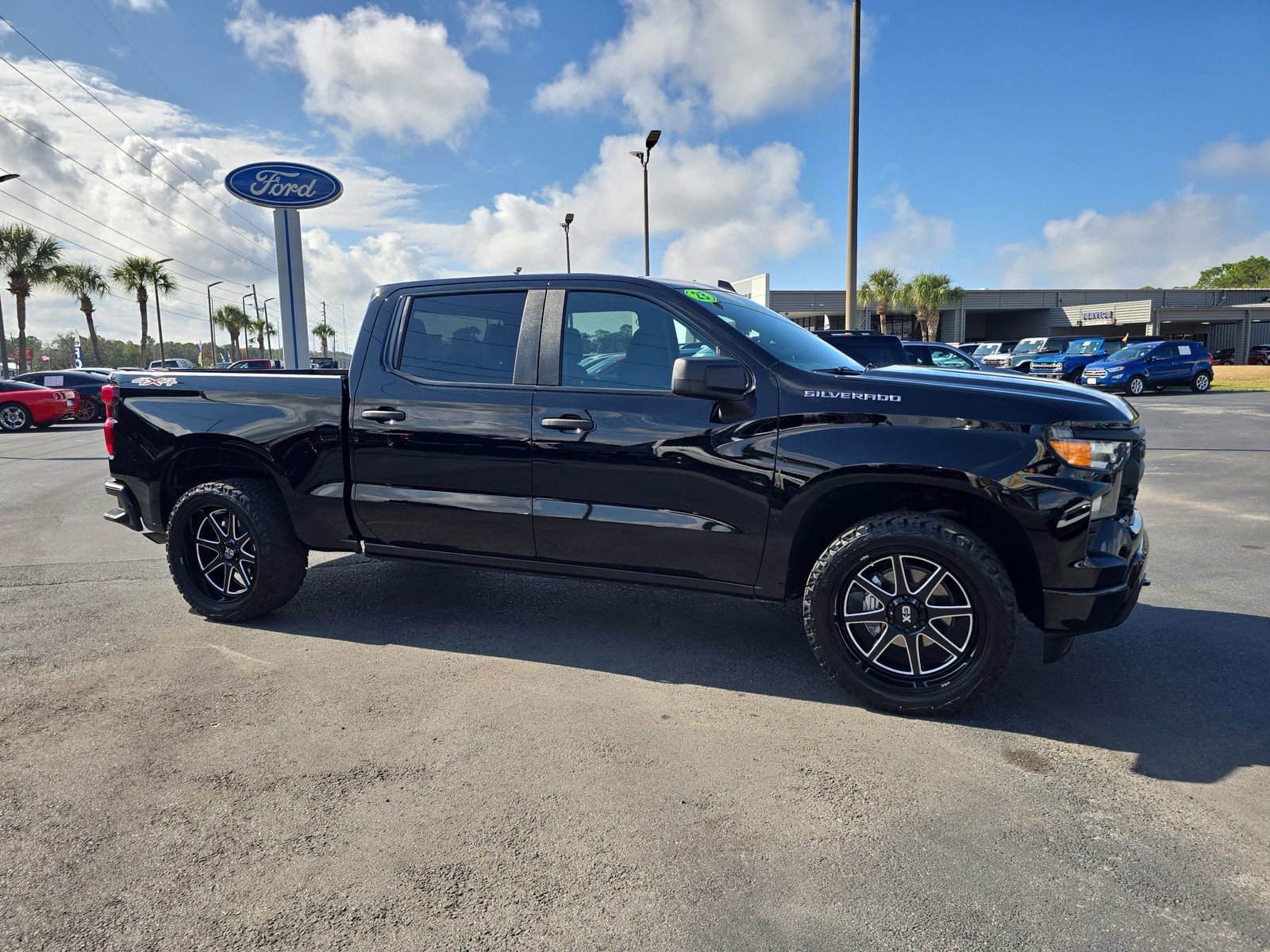 Used 2023 Chevrolet Silverado 1500 Custom image 2