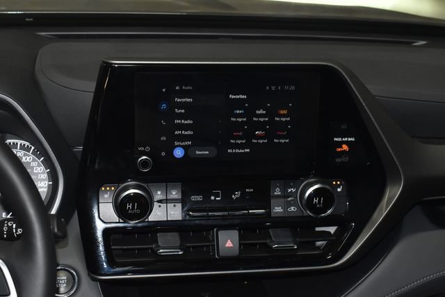 Used 2023 Toyota Highlander XLE image 17