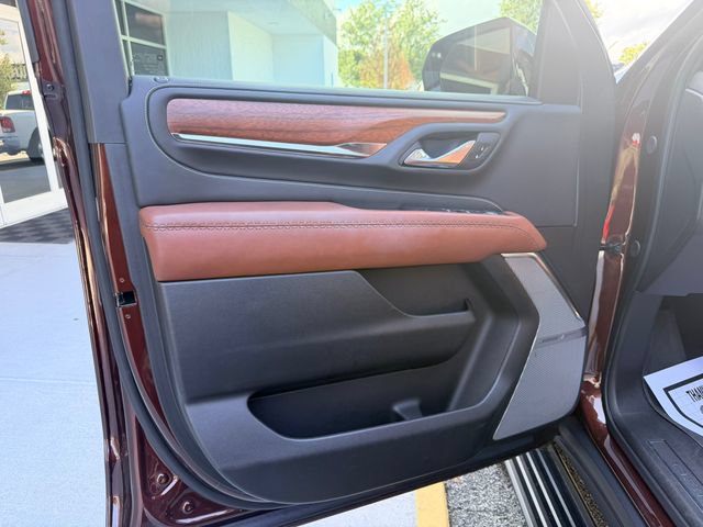 Used 2023 GMC Yukon Denali Ultimate AWD/4WD image 11