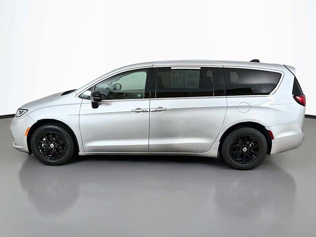 Used 2024 Chrysler Pacifica Touring-L FWD image 15