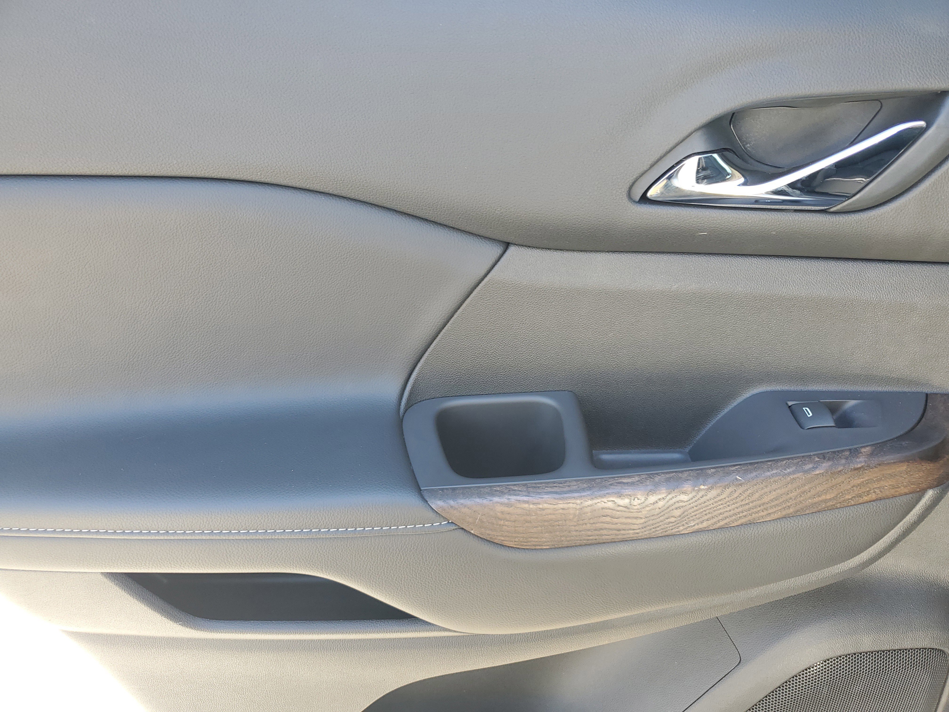 Used 2020 GMC Acadia Denali w/ Technology Package image 11