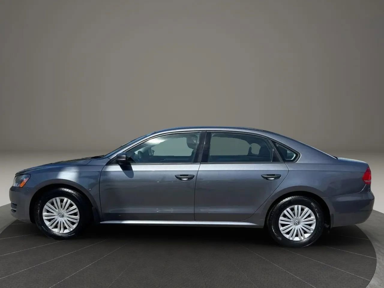Used 2015 Volkswagen Passat 1.8T S image 2