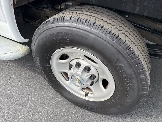 Used 2023 Chevrolet Express 2500 w/ Driver Convenience Package image 17