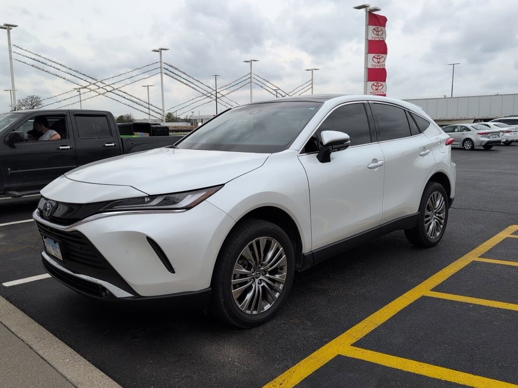 Used 2024 Toyota Venza Limited image 4