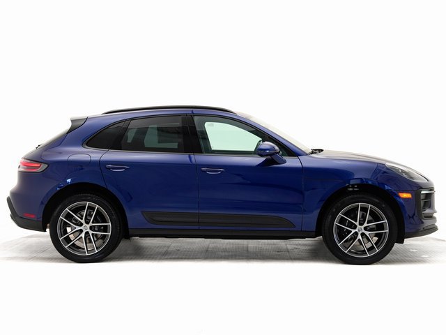 Certified 2025 Porsche Macan AWD/4WD image 33