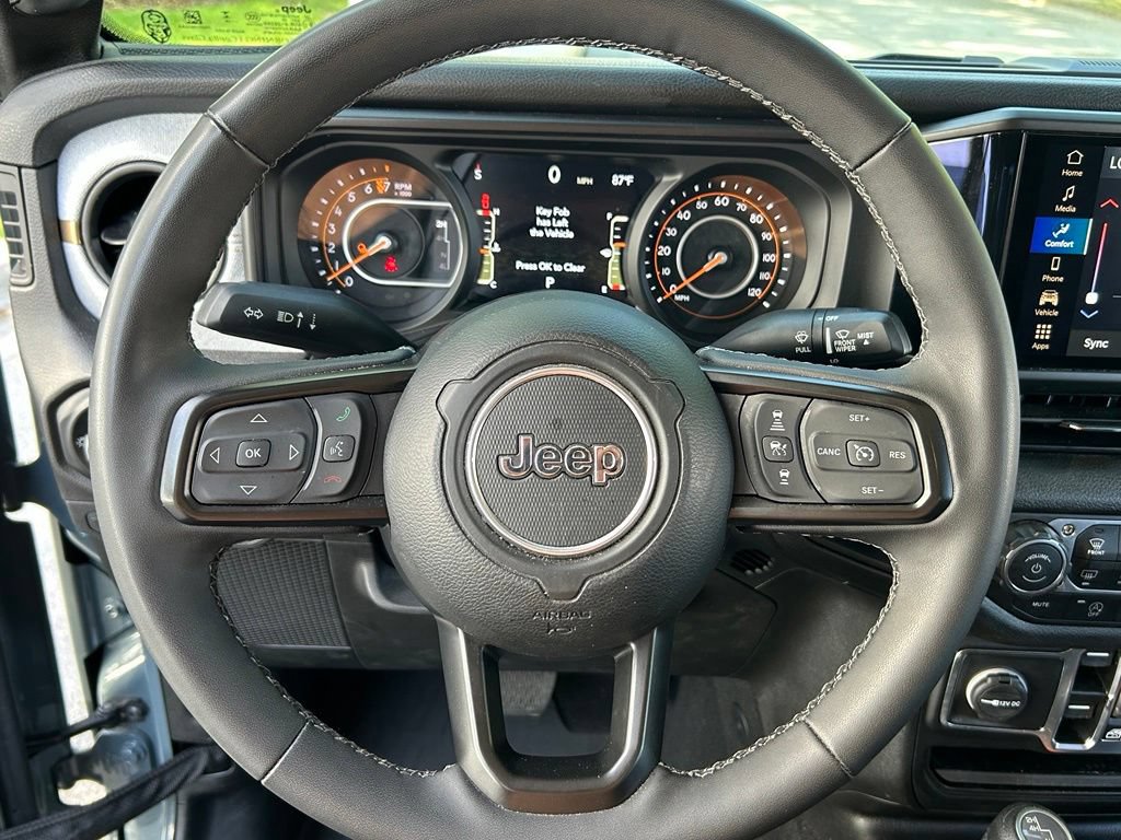 Certified 2025 Jeep Gladiator Sport AWD/4WD image 19