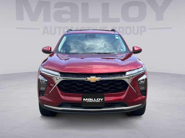 Used 2025 Chevrolet Trax LT w/ Sunroof Package FWD image 8
