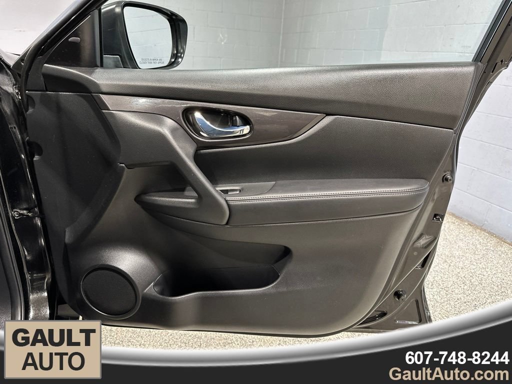 Used 2018 Nissan Rogue S AWD/4WD image 16