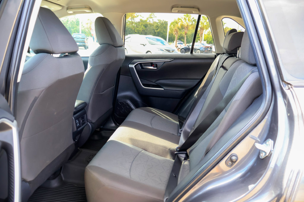 Used 2025 Toyota RAV4 XLE FWD image 11